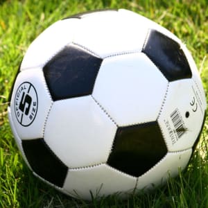 Fjalori i basteve në futboll: Një udhëzues i thjeshtë për kushtet e basteve